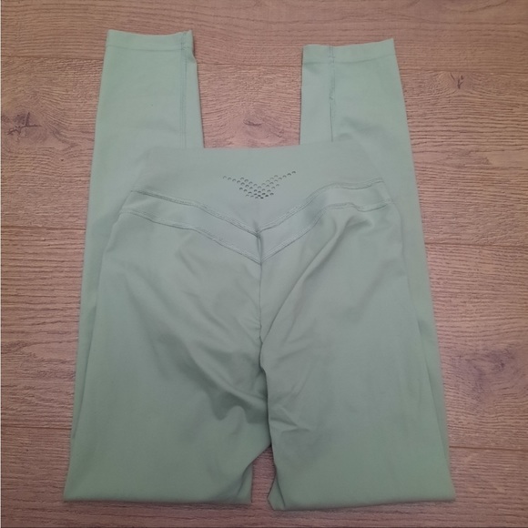 Whitney Simmons x Gymshark high rise moss green legging - Picture 10 of 12